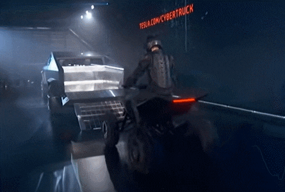 테슬라의 사이버트럭에 ATV 탑재된다...내년 건설 착수  VIDEO: The Tesla Cybertruck puts an ATV in its bed