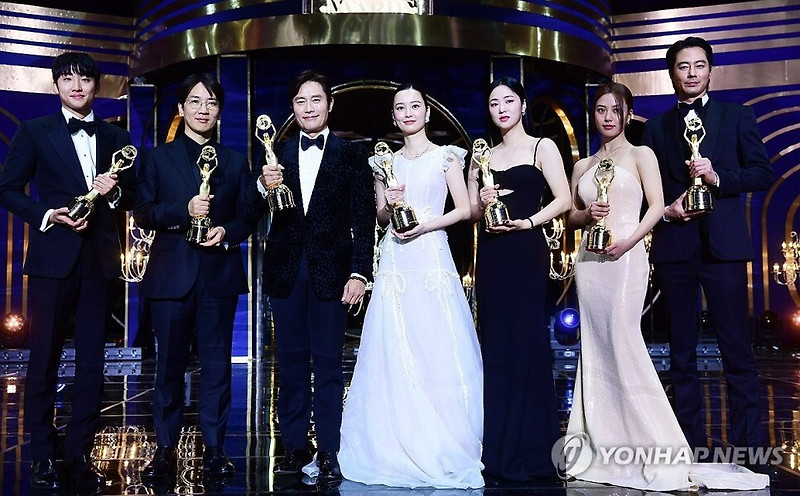 제44회 청룡영화상 시상식, 레드카펫 위에서 더욱 빛나는 여배들의 드레스 잔치 (+화보)