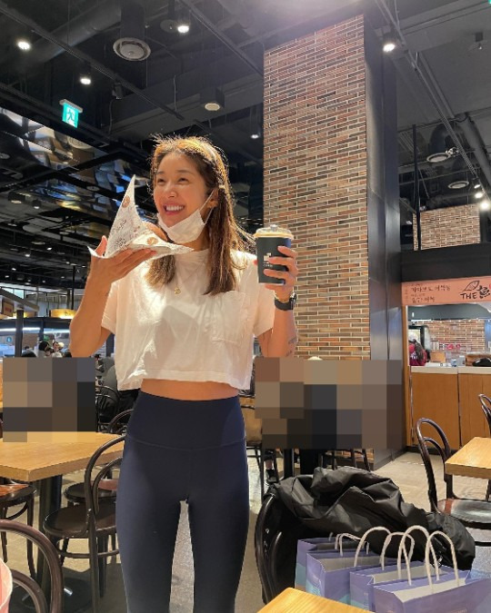 김빈우, 레깅스 입을만 해! 군살 無..개미허리+완벽 하제 [사진]