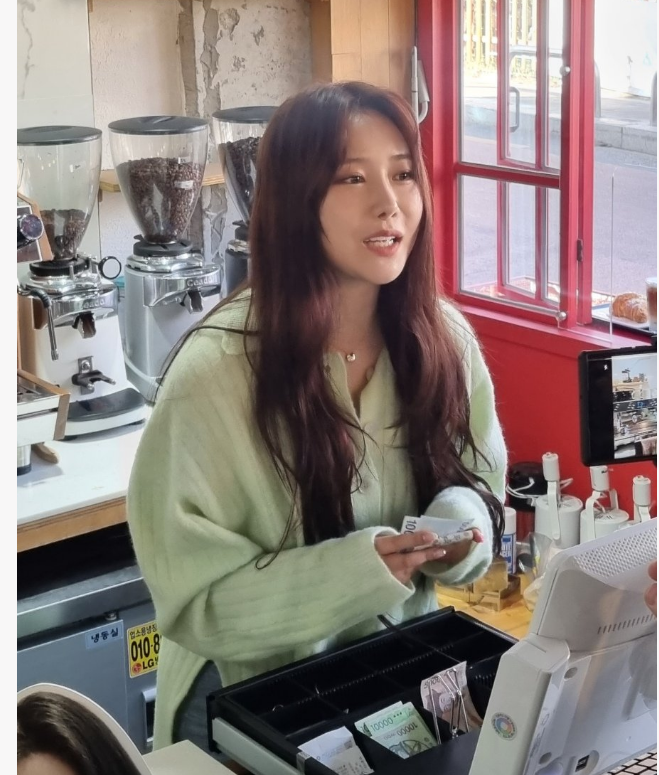 브레이브걸스 활동 종료 리더 메보좌 민영 근황 크레이저커피 경희대점 카페 사장님 변신 프로필