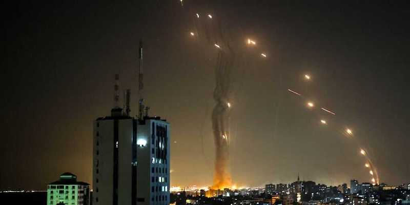 이스라엘의 아이언돔 방어 모습과 하마스 공격 영상 VIDEO: Israel launches airstrikes on Gaza Strip after Hamas rocket attacks