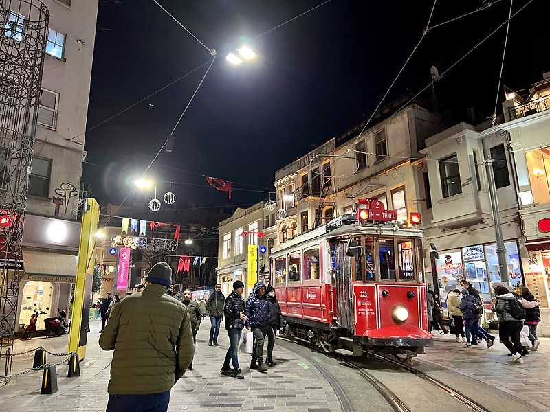 이스탄불 이스티클랄거리 야경 및 탁심 트램 타보기!