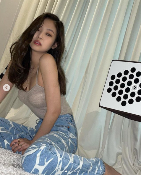 블랙핑크 제니 ‘집콕인데도 섹시해’