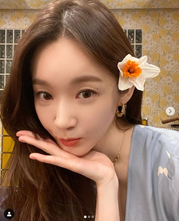 ‘뒷광고 논란’ 강민경, 유튜브 공개 전환… 소통 재개하나?