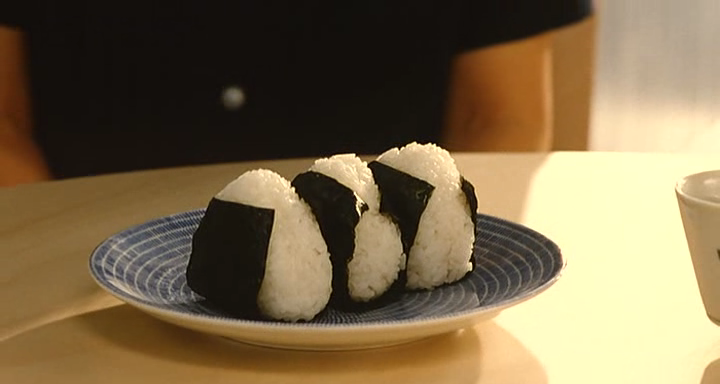 「카모메 식당」 오니기리
