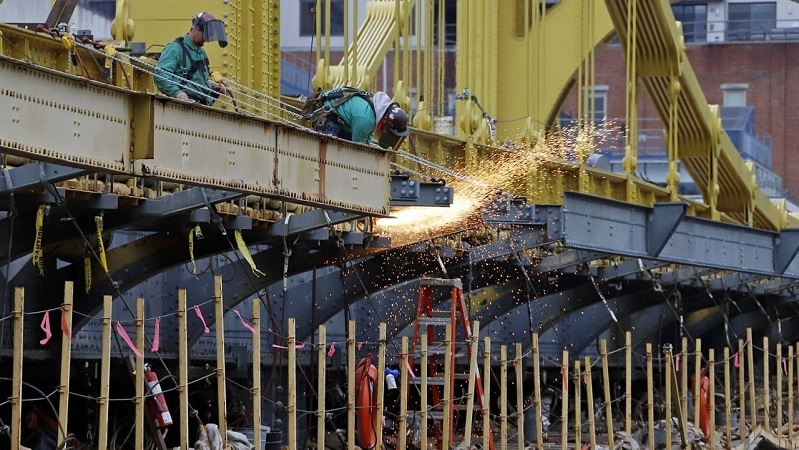 바이든, 국내 인프라 자재 미국산만 허용...내셔널리즘으로 변신? VIDEO:Biden mandates U.S.-made steel and iron for infrastructure package spending