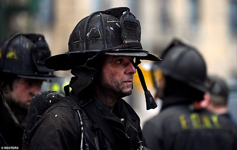 뉴욕 아파트 화재 어린이 등 19명 사망