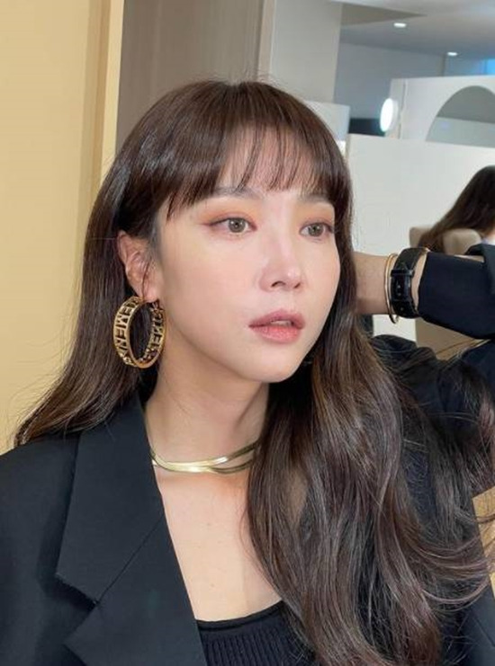 '42살' 오윤아, 이기적 이목구비.. '반칙 미모'