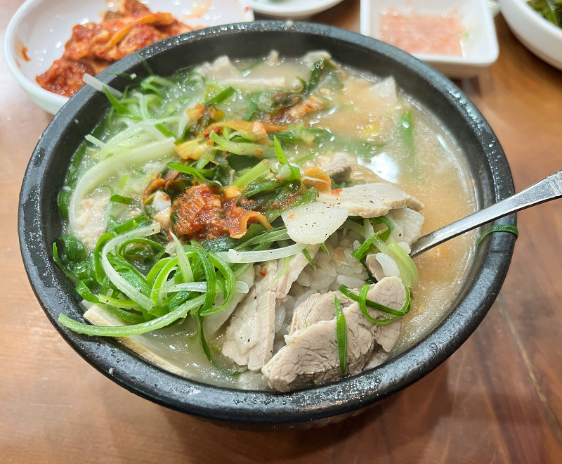 [김해 어방동] 파가 팍팍!들어간 깔끔한 돼지국밥 맛집, ‘밀양 돼지국밥’
