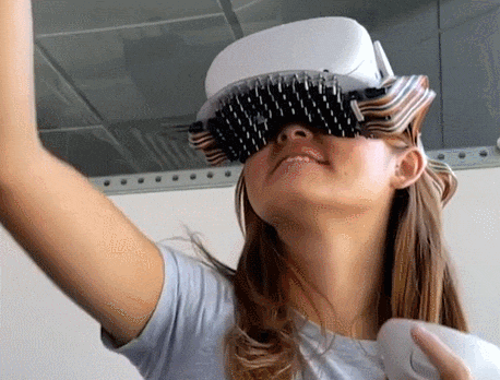 메타버스로 실제 키스하는 기분을 느껴보세요 VIDEO: Incredible VR set simulates sensations in mouth, lips and tongue
