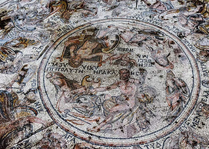 고고학 역사상 가장 희귀한 트로이 전쟁  모자이크 발견 VIDEO: 'Rarest ever' mosaic depicting the Trojan War is found in Syria