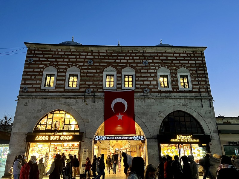 이스탄불 예니모스크 (Yeni Camii)와 전통시장 이집션 바자르 (므스르 차르슈)