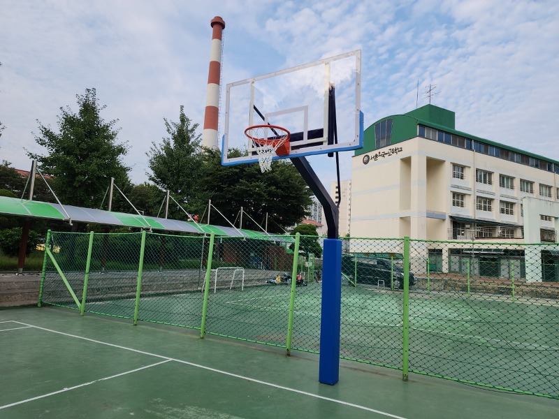 [날개스포츠] 서울외국어고교 농구대 백보드 교체, 농구대 도색 작업