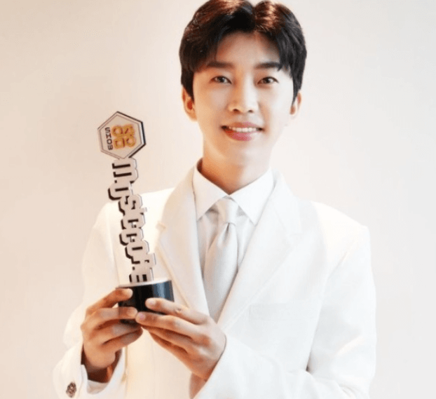 임영웅 음악중심 1위 아이유 로제 이겼다