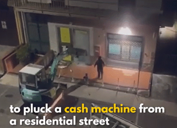 [세상은 요지경] 간 큰 도둑들..백호로 현금 인출기를 통째로 훔치는 모습 VIDEO: Robbing an ATM with a Bulldozer in Italy