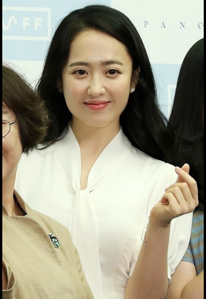 김민정 나이 배우 프로필 탤런트 결혼 남자친구 종교 아역 가족 고향