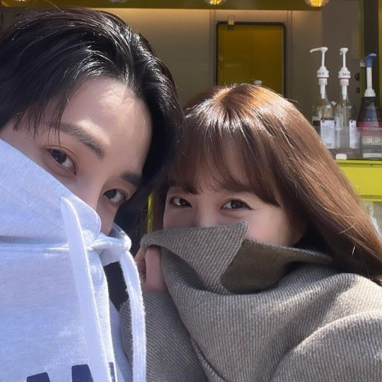 이수혁, 박보영과 밀착 셀카...연인이래도 믿겠네 