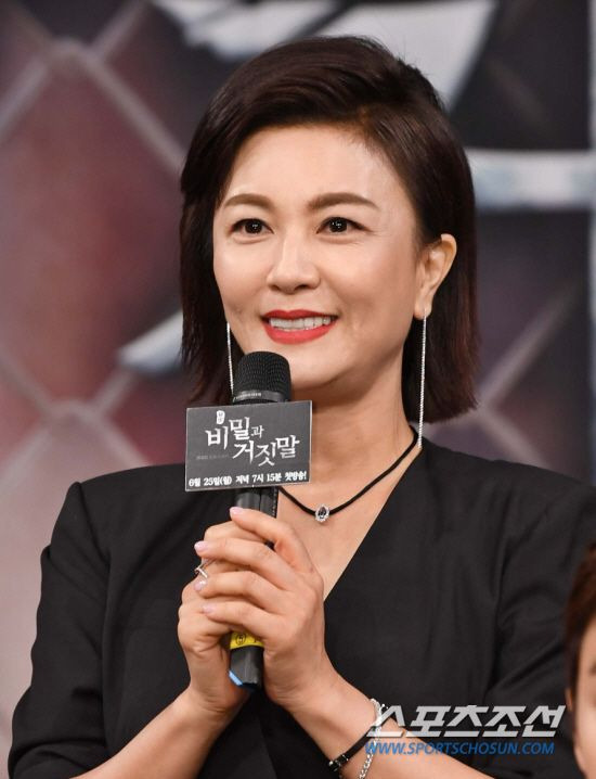 배우 김혜선, 세 번째 남편과 이혼…결혼 4년 만에 파경