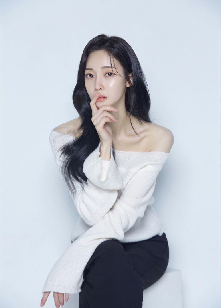 걸그룹 '티아라' 출신 아름(이아름)이 이혼 소송 중인 전(前) 남편이 아이들을 학대했다고 주장했다.
