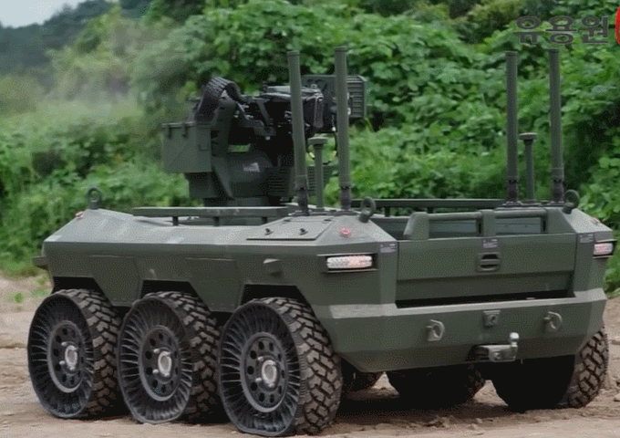 국군 최초 다목적 무인전투차량 'HR-셰르파'