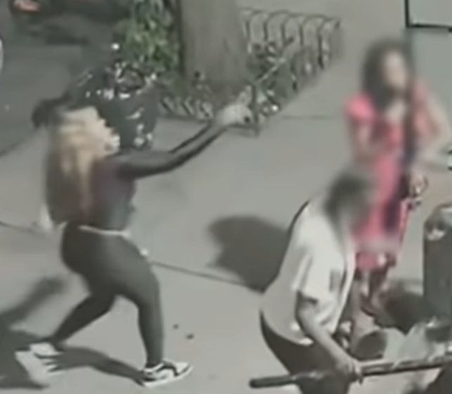 지금도 뉴욕에서는 끔찍한 일들이...VIDEO:Woman Shot Point Blank on Brooklyn Sidewalk ㅣ 2 Teens Chased Down, Killed in NYC Shootings