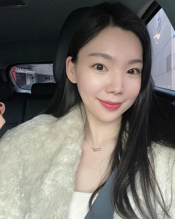 '돌싱글즈2' 이다은이 윤남기가 준비한 생일파티에 감동했다.