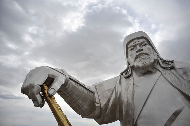징기스칸의 카리스마적 리더십과 지속적인 유산 5분 만에 알아보기