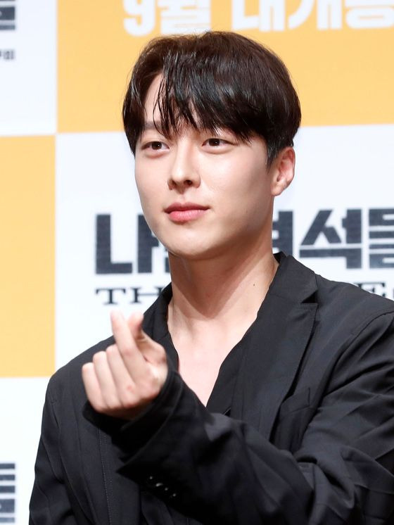 '같은 날 바다 사진' 배우 장기용 측이 손연재와의 럽스타그램 의혹에 
