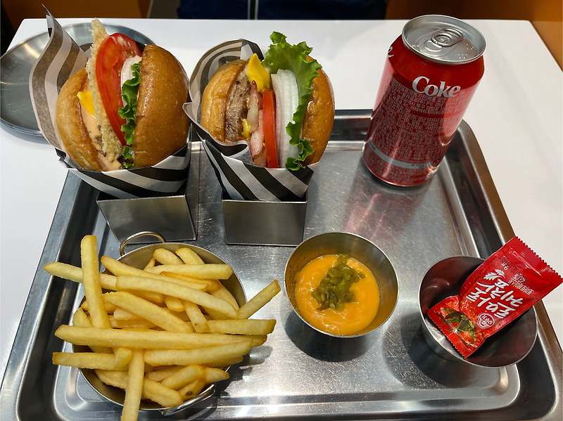 [수원 영통구 맛집] 촉촉한 번과 소스가 맛있는 햄버거 맛집 