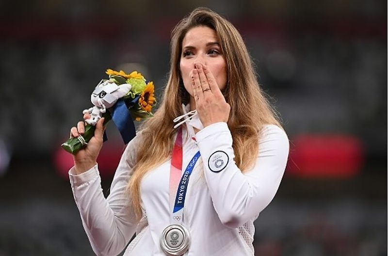 우리나라엔 왜 이런 스토리가 없을까...폴란드 은메달리스트의 감동 어린 기부애 VIDEO:Polish Olympian Auctions Her Silver Medal To Raise More Than $190,000 for a Boy’s Heart Surgery