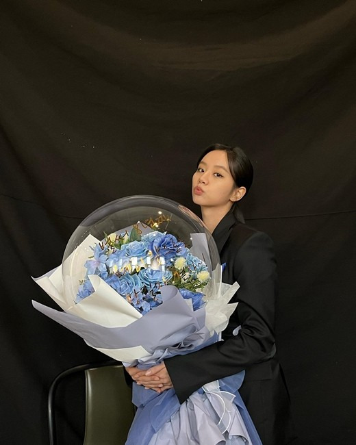 혜리에게 파란 꽃다발을 안긴 사람은?  