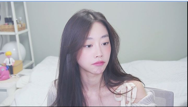 현역 여자 아이돌이 아프리카 BJ로 깜짝 데뷔