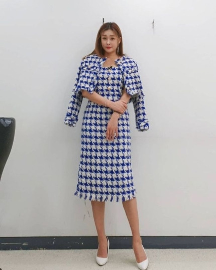 현영, ‘모델 출신답네’ 여전한 황금비율 몸매 눈길
