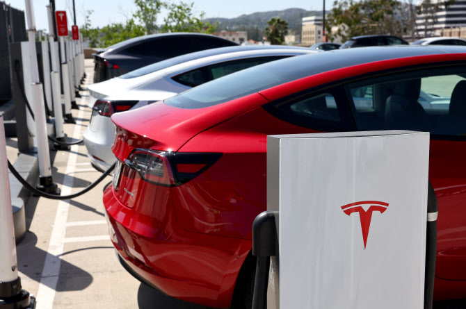 테슬라(Tesla), 북미 전역의 EV 충전표준 강자로 부상