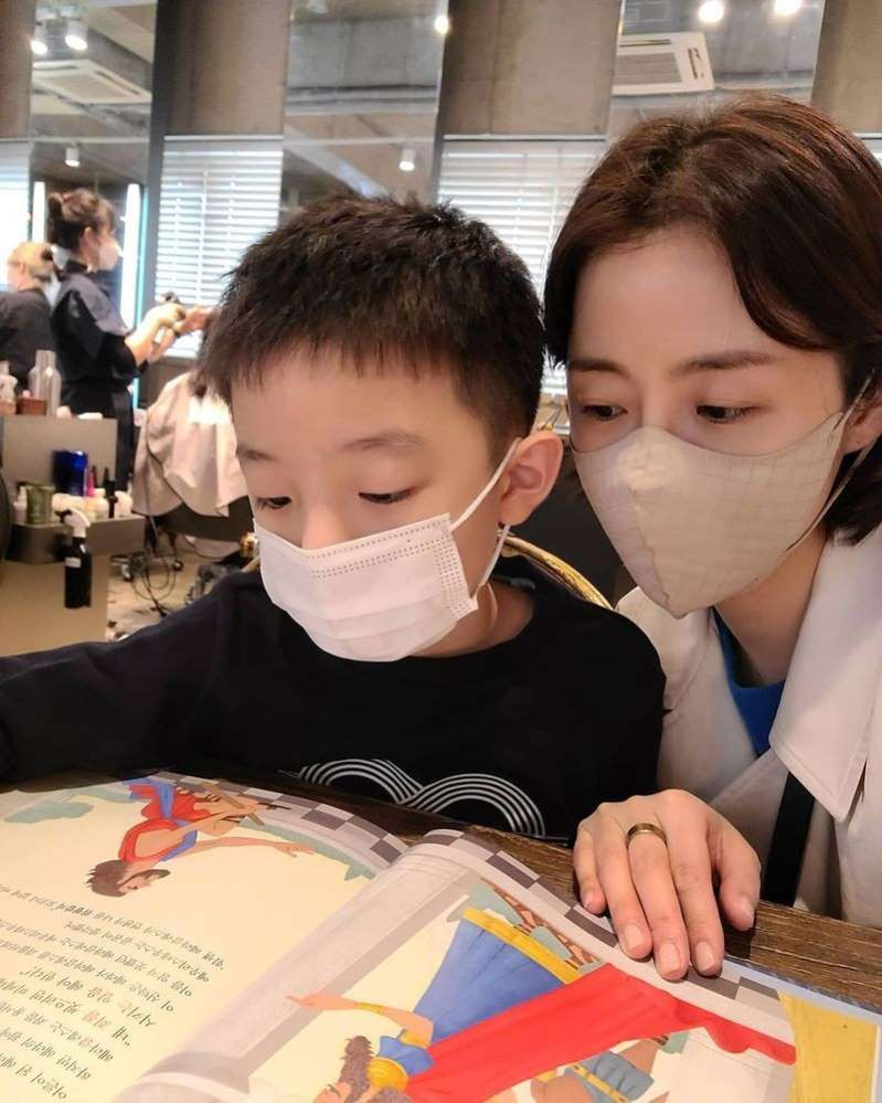 ‘정준호 ’ 이하정, 아들 시욱이와 주말 데이트 “커트하고 집으로”
