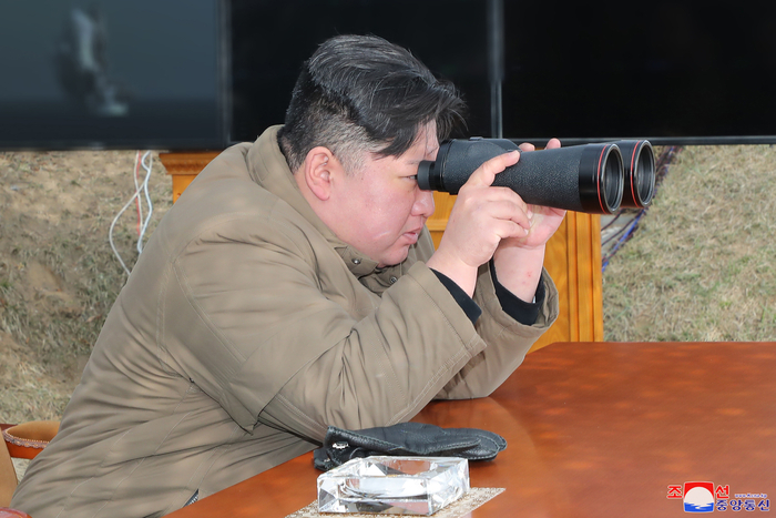 북한 김정은 “전쟁억제력 더 공세적으로 확대하고 효과적 운용”