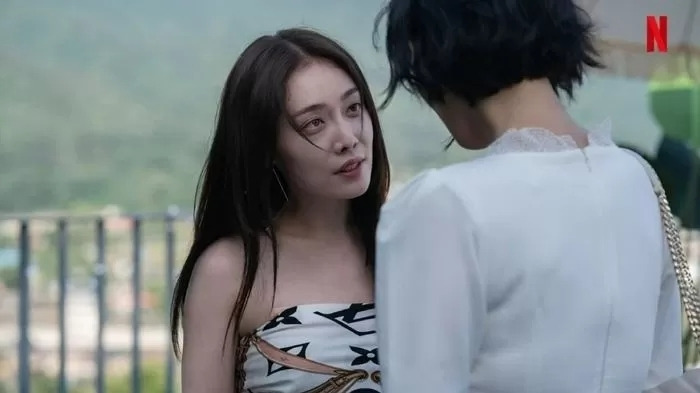 가슴 CG설 나온 차주영에 패브리즈 뿌린 김히어라, 노브라로 찍은 '더 글로리' 명장면