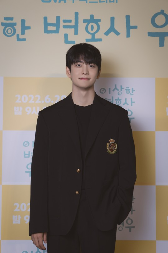 유일주민하 결혼식! 사회는 '우영우' 대세남 강태오 [사진]