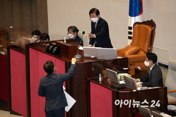 검수완박 뜻은? 여론조사와 개정법안 통과 9월부터 본격 시행내용은?