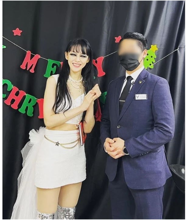 자우림 김윤아 리허설 중 무대에서 떨어져 갈비뼈 골절