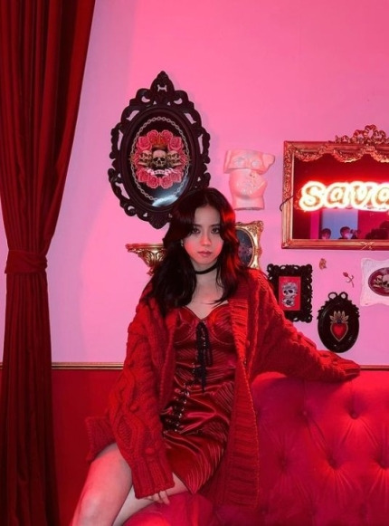 블랙핑크 지수, 붉은 조명 아래 매혹美