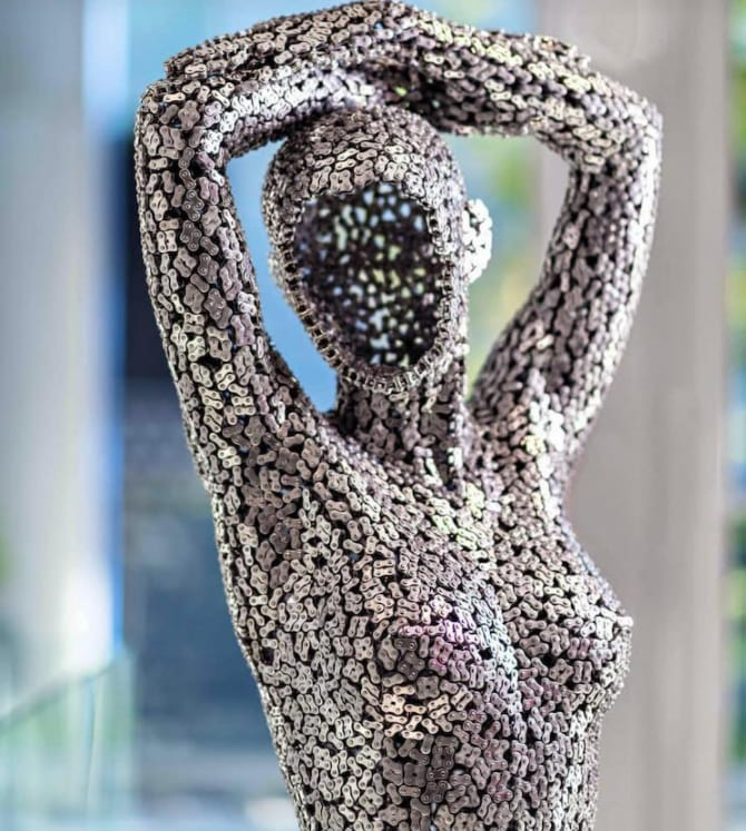 자전거 체인 이용하여 인상적인 조형물 제작하는 한국인 예술가  Human Figures Formed by Bicycle Chain Contemplate Our Relationship Within the World