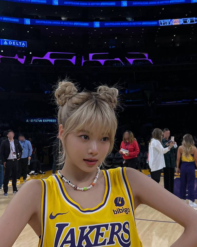 LA레이커스 유니폼 입은 르세라핌 홍은채 인스타그램 사진
