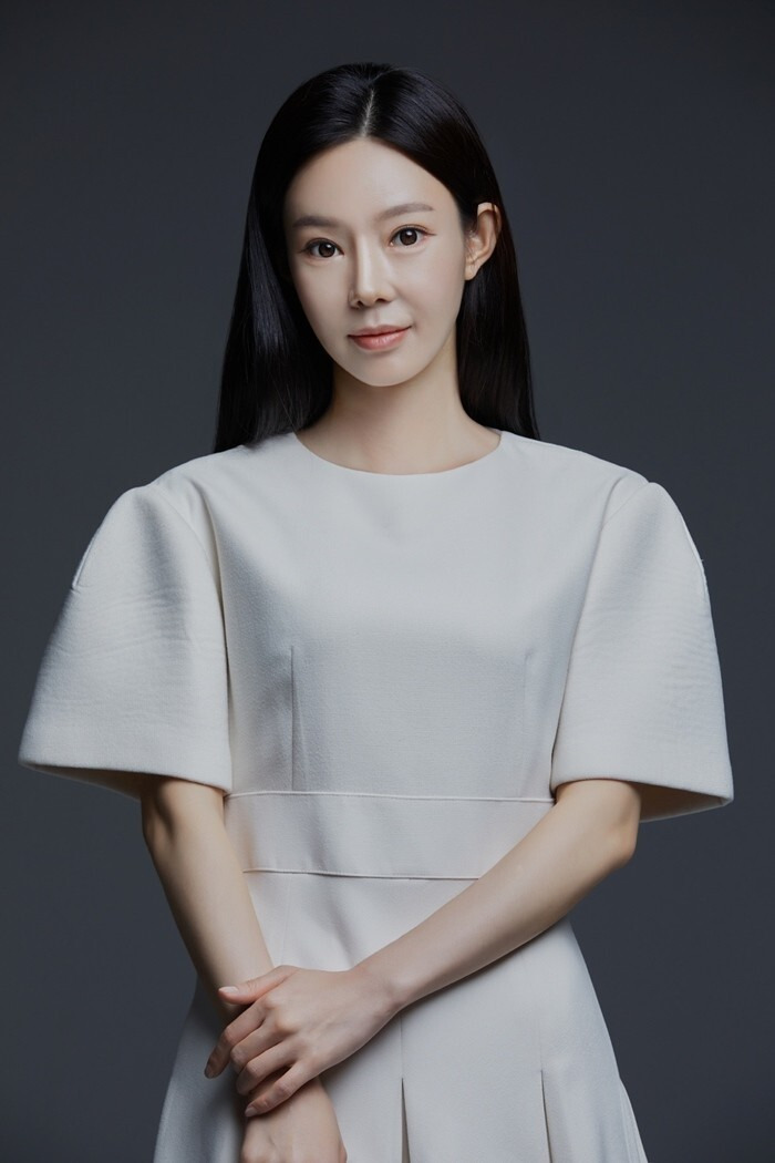 레이싱 모델 출신 방송인 지연수 '일라이와 이혼' 지연수, 거짓 방송 의혹 무혐의 판결...아들과 제주에서 생활 중