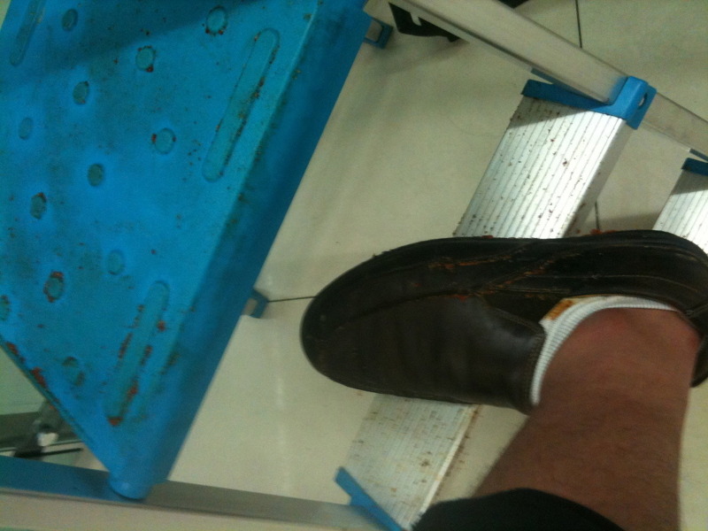 시위현장 취재 중 신발에 고춧가루 범벅된 사연