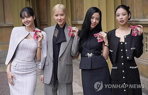 블랙핑크, 찰스3세에 '대영제국훈장' 받았다
