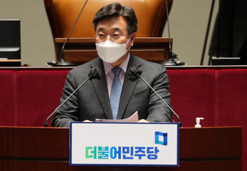 민주당에서 단일화 과정에 안철수 후보에 대한 협박이 있었다고 주장했습니다.