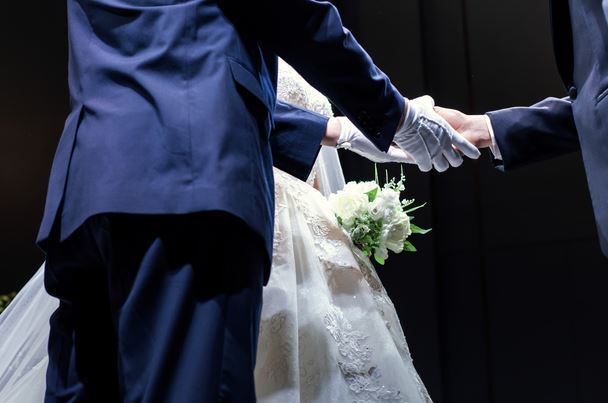 총각인 척 결혼식, 1억8430만원 뜯어낸 40대 유부남 - 14억 잔고·이름·결혼식 모두 ‘가짜’