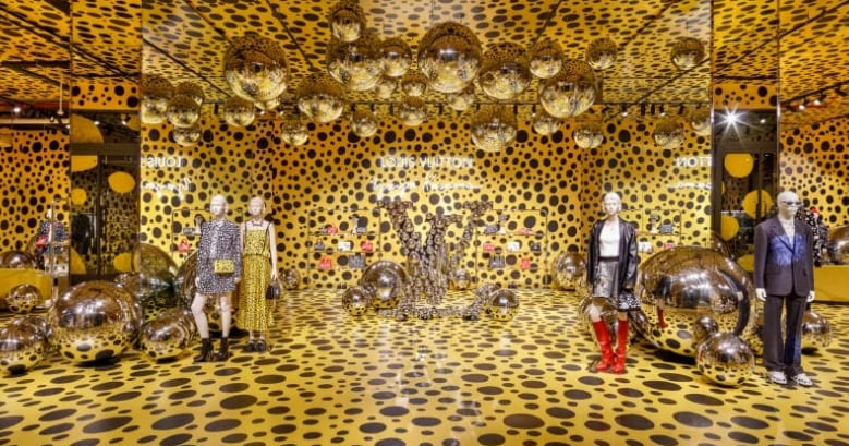 일본 현대미술가 컨셉으로 개편하는 루이비통 매장 Louis Vuitton overhauls stores with Yayoi Kusama polka-dots and life-like animatronics
