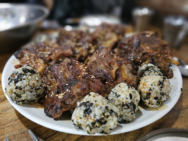 청량리 맛집 서울뼈구이매운족발, 뼈구이와 날치알주먹밥 환상조합